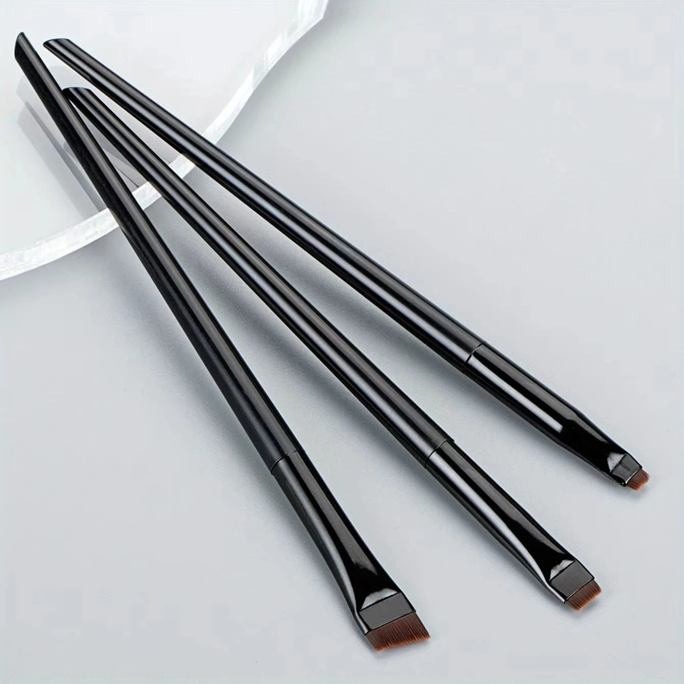 3-Piece Makeup Brush Set: Sickle-Shaped Eyeliner Brush, Fine Angled Eyebrow Brush, Eyeliner Brush, Ultra-Fine Eyeshadow Brush